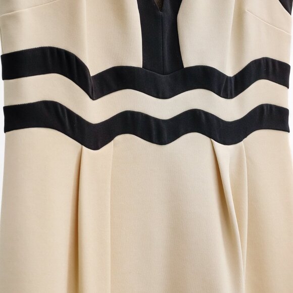 *SOLD* Gucci Black and Ivory Stretch Mini Dress - Picture 6 of 12